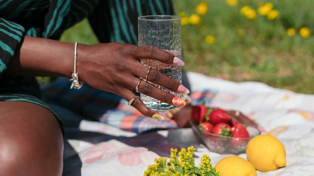 the effects of drink water on the skin